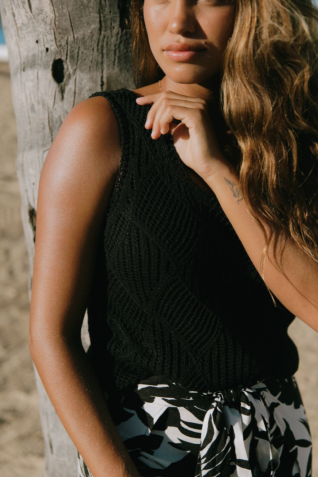 CROCHET SCOOP NECK TANK TOP-Black