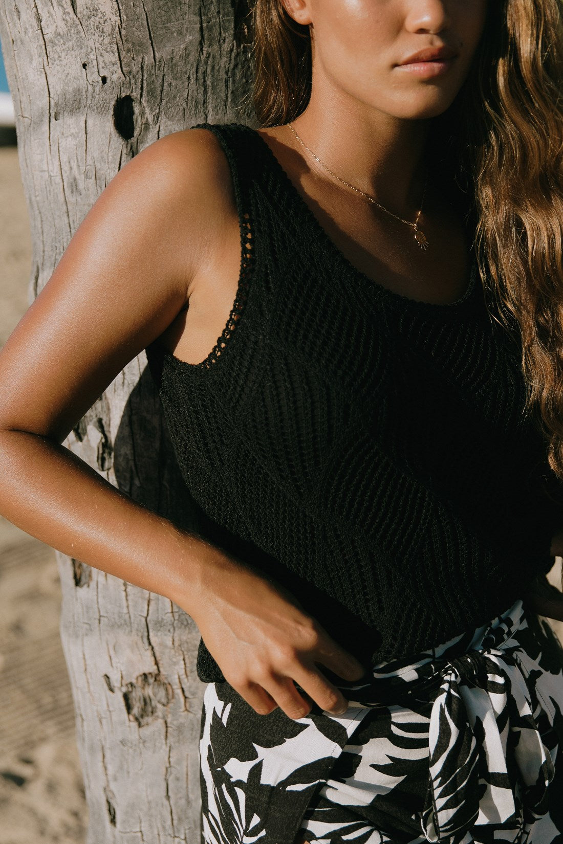 CROCHET SCOOP NECK TANK TOP-Black